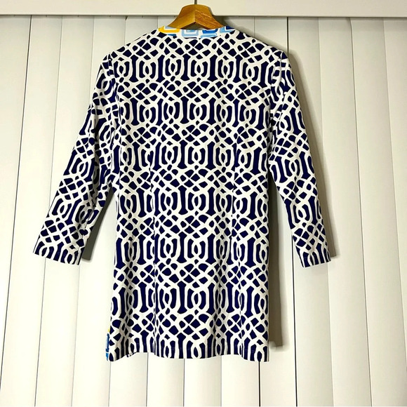 J. McLaughlin Navy Geometric Print Blouse, Size S, Pristine Condition - Picture 5 of 5